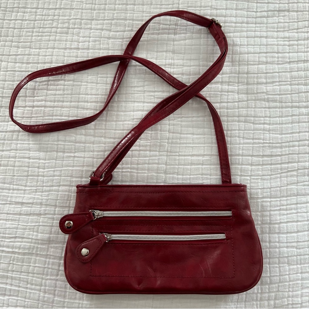 ♥️ 3/$10 ♥️ Zippy Compact Red Crossbody Bag
